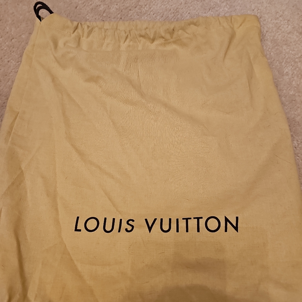 Authentic large Loius Vuitton Bag...Used 2x Basically brand new. Absolutely gorg